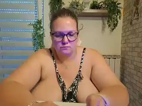 צ'אט XXX בשידור חי של jolieseins