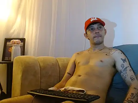tonysexyboy Adlı Modelin Web Kamerası Şovu