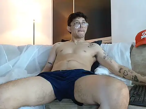 Pokazy przed kamerką – tonysexyboy