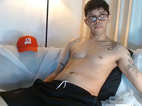 tonysexyboy Show in webcam