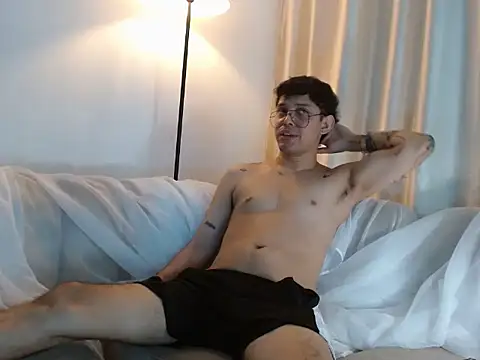 הופעת וובקאם של tonysexyboy