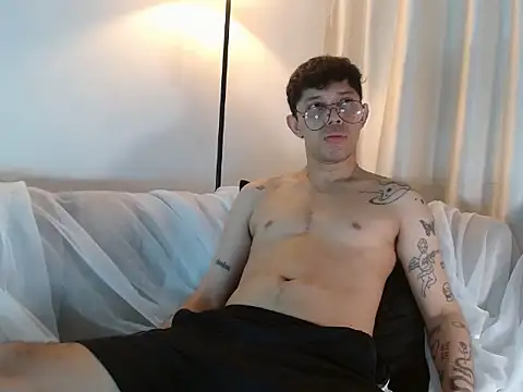 הופעת וובקאם של tonysexyboy