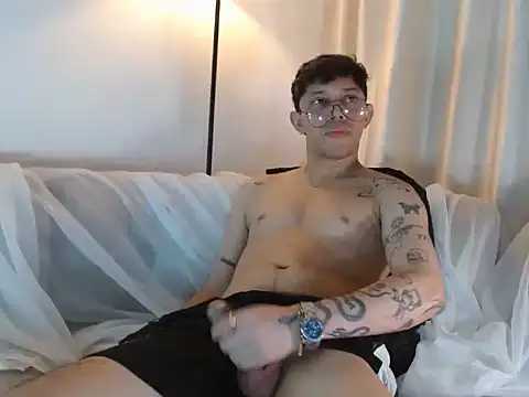 tonysexyboy Show in webcam
