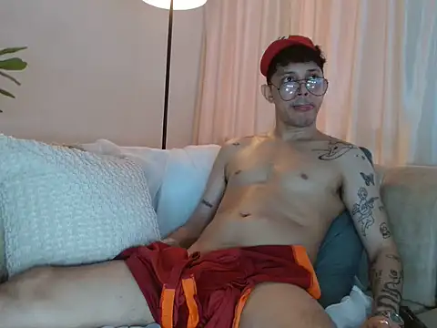 Show modela tonysexyboy na web-kameri