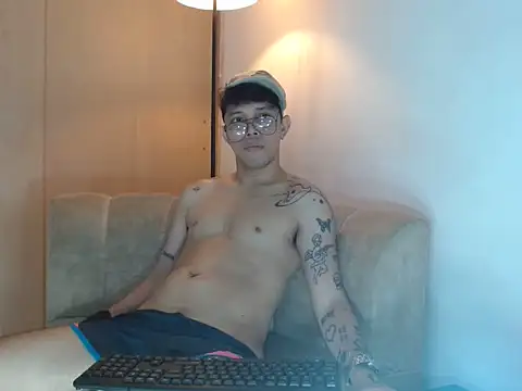 tonysexyboy Show in webcam