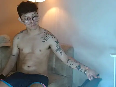 Pokazy przed kamerką – tonysexyboy