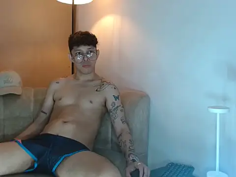 Pokazy przed kamerką – tonysexyboy