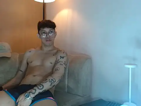 tonysexyboy Show in webcam