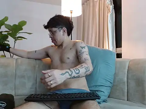 הופעת וובקאם של tonysexyboy