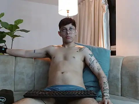 Pokazy przed kamerką – tonysexyboy