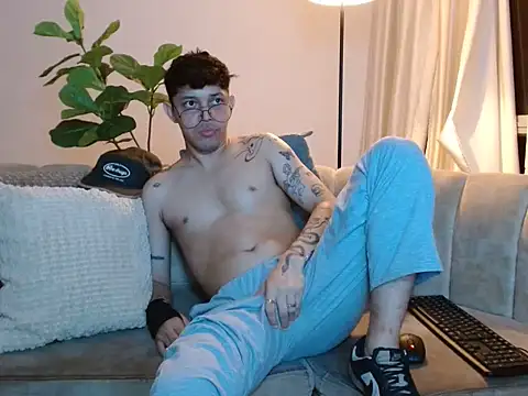 tonysexyboy Adlı Modelin Web Kamerası Şovu