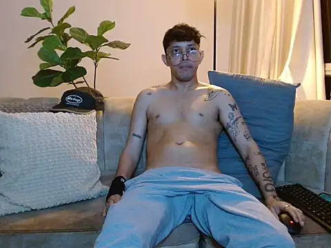 Pokazy przed kamerką – tonysexyboy