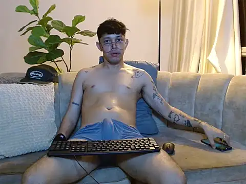 tonysexyboy Webcam Show