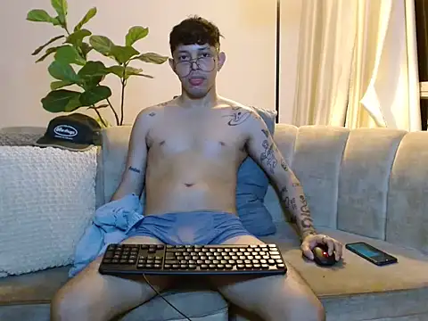 הופעת וובקאם של tonysexyboy