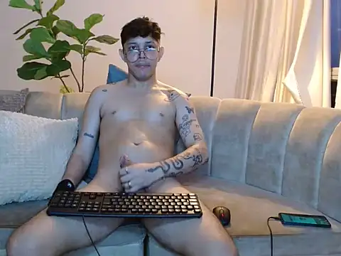 הופעת וובקאם של tonysexyboy