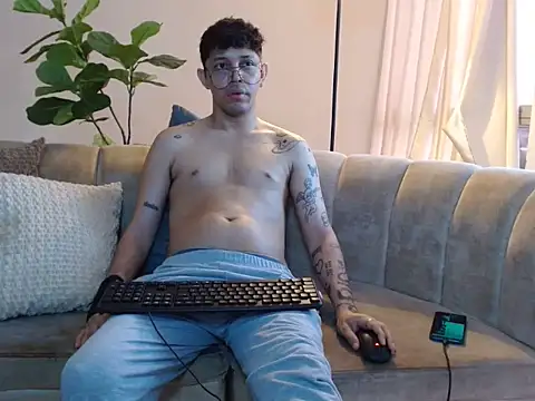 tonysexyboy Adlı Modelin Web Kamerası Şovu