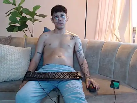 Show modela tonysexyboy na web-kameri