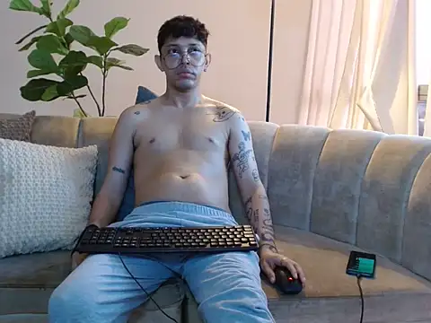 Pokazy przed kamerką – tonysexyboy