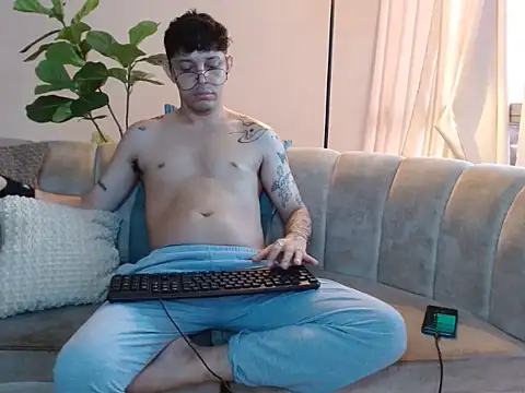Pokazy przed kamerką – tonysexyboy