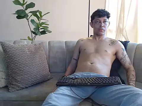 tonysexyboy Show in webcam