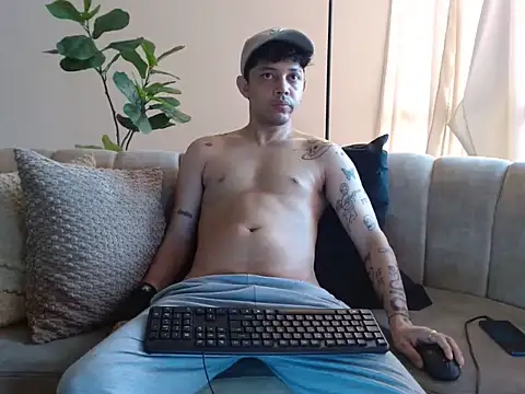 Pokazy przed kamerką – tonysexyboy