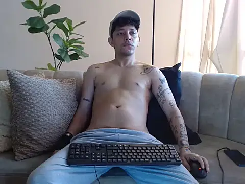 Pokazy przed kamerką – tonysexyboy
