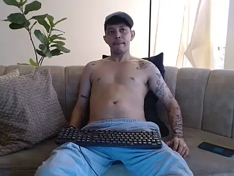 הופעת וובקאם של tonysexyboy