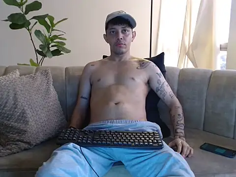 tonysexyboy Adlı Modelin Web Kamerası Şovu