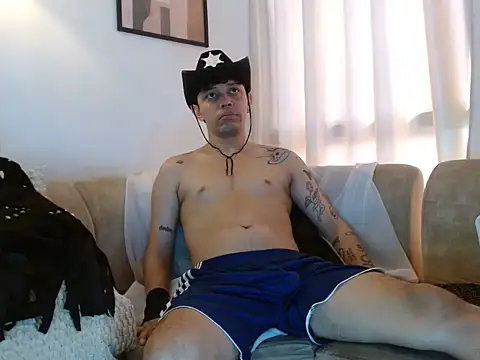 הופעת וובקאם של tonysexyboy