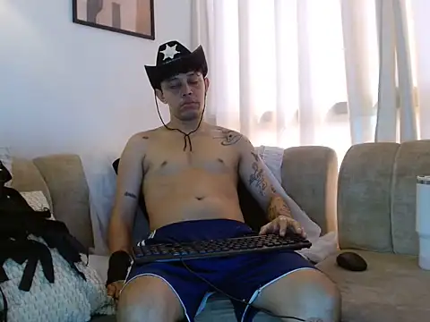 Show modela tonysexyboy na web-kameri