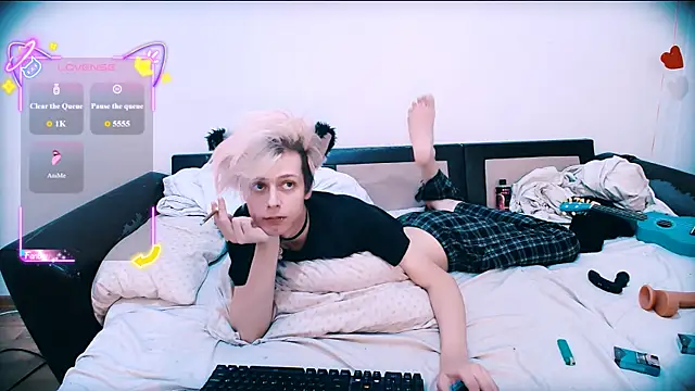 Littlepinkcat webkamerás műsora