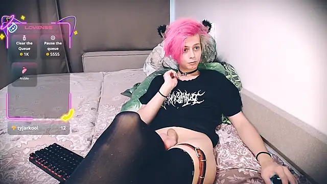 Littlepinkcat: διαδικτυακό σόου στην κάμερα