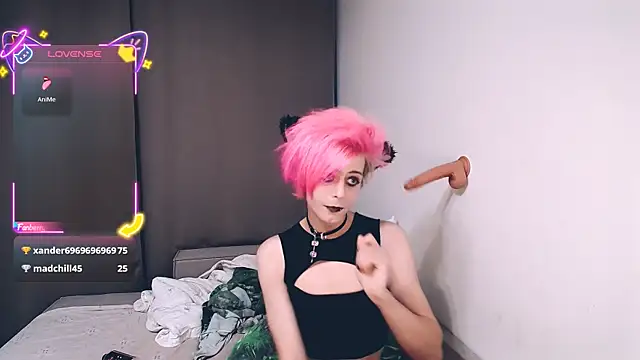 Littlepinkcat Show in webcam
