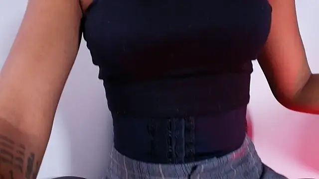 צ'אט XXX בשידור חי של naomi_kyse