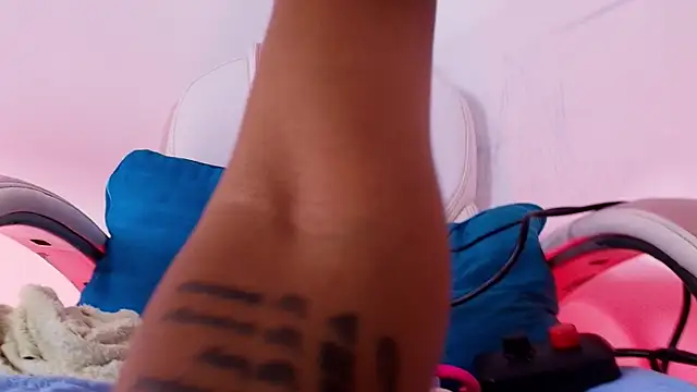 naomi_kyse's Live XXX Chat