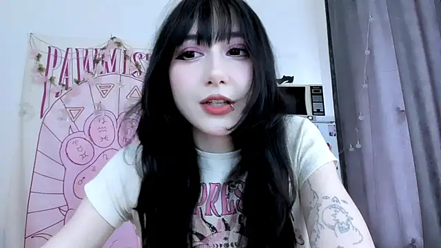 Holy420lolii Adlı Modelin Canlı XXX Sohbeti
