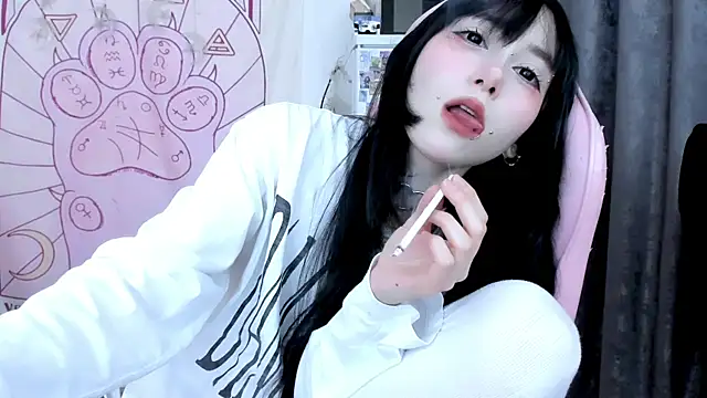 Holy420lolii 网络视讯表演