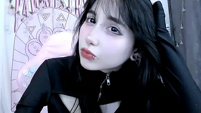 צ'אט XXX בשידור חי של Holy420lolii