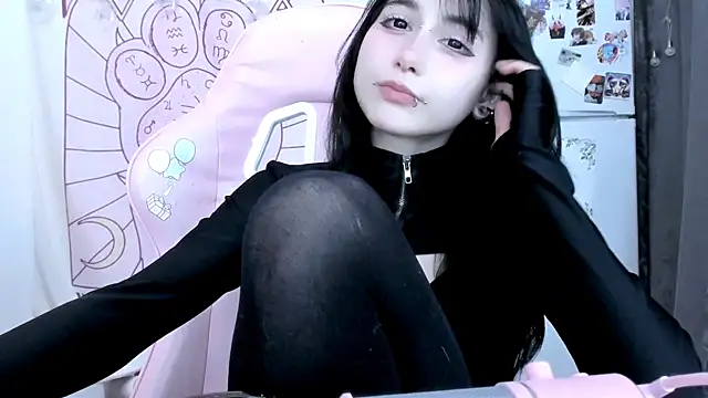 Holy420lolii 现场XXX聊天