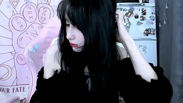 Holy420lolii Adlı Modelin Canlı XXX Sohbeti