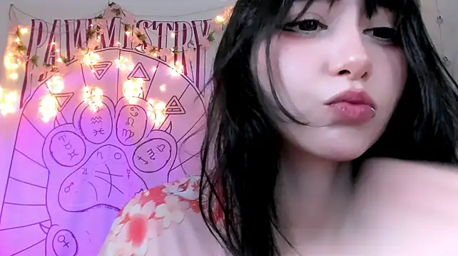 Holy420lolii's Live XXX Chat