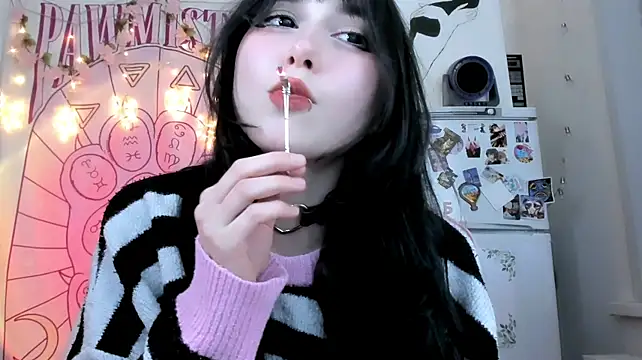 แชท XXX สดของ Holy420lolii
