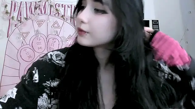 Chat XXX en directo de Holy420lolii