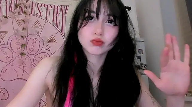 Holy420lolii Show in webcam