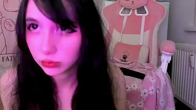 Holy420loliiのウェブカメラショー