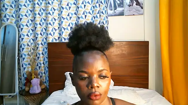 Show modela pay_tience na web-kameri
