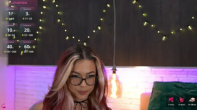 Show modela CindeFucknRella na web-kameri