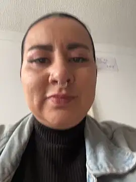 Pokój czatu na żywo – Abril_Luv