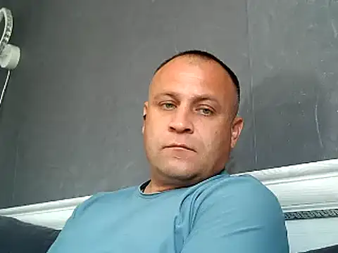 Afonya344: διαδικτυακό σόου στην κάμερα