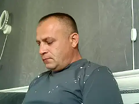 Afonya344: διαδικτυακό σόου στην κάμερα